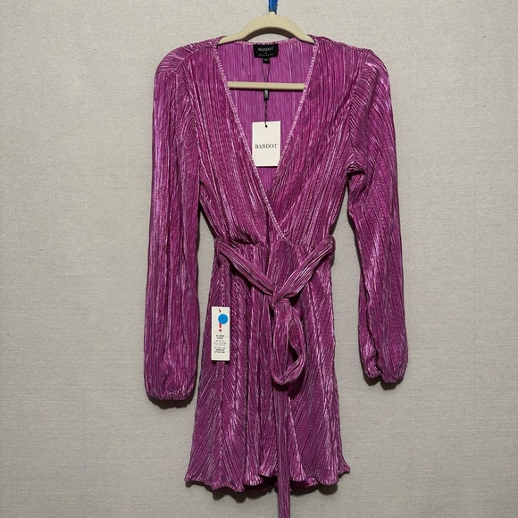 NWT Bardot Bellissa Pleat Dress - size 6 - Picture 4 of 8